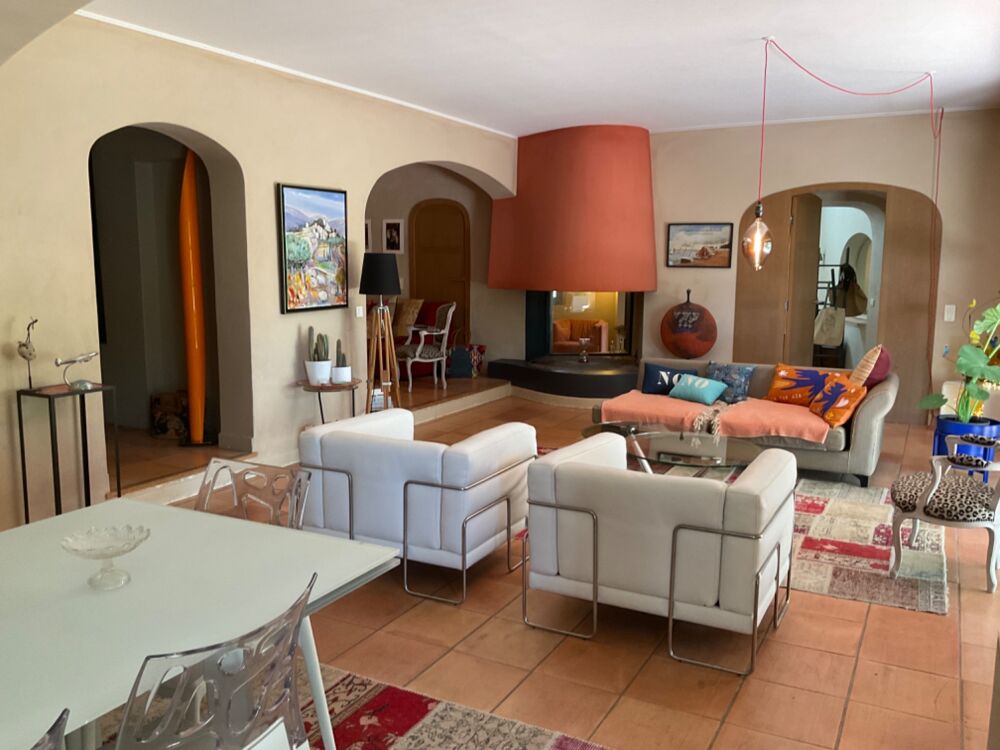 à vendre  Propriété/château Rognes (13840)