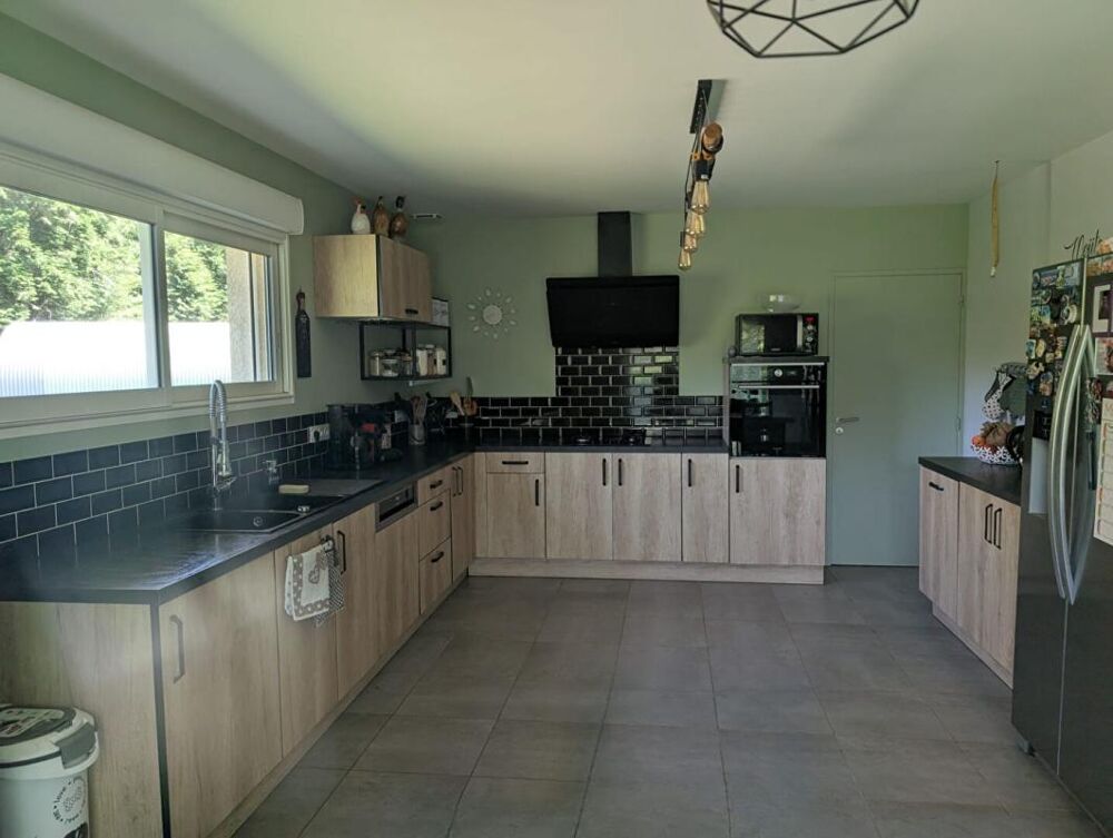 Vente Maison Maison Clergoux 5 pièce(s) 161 m2 Clergoux
