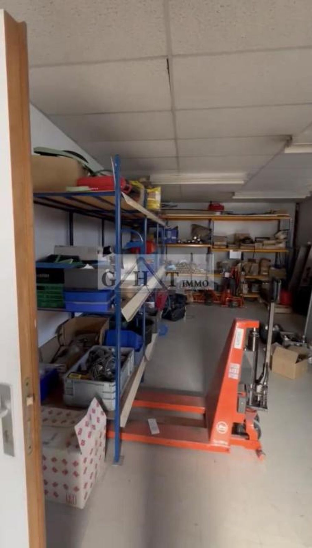   ENTREPOT BUREAU 350M² A LOUER AUX ULIS 