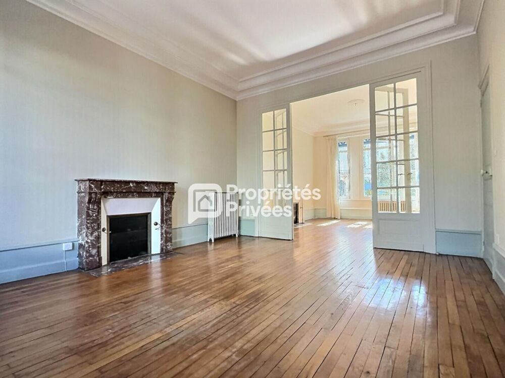 LOCATION Maison de ville T8 d'env. 236 m2 avec 6 ch, + bureau, piscine chauffée et garage sur PERIGUEUX (24000)