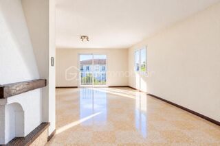 Vente Maison *** MAISON T3/T4 PROCHE TOUTES COMMODITÉS *** DEUX GARAGES + SOUS-SOL AMÉNAGÉ EN T2 INDÉPENDANT *** La garde