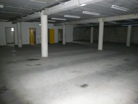   ? A LOUER CHATEAUBERNARD Zone Commercial Local Bureau ? 