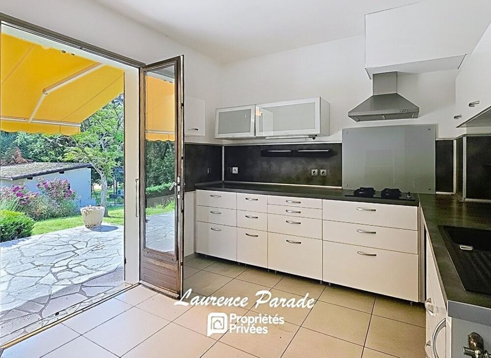 Maison avec garage et parc, annexes