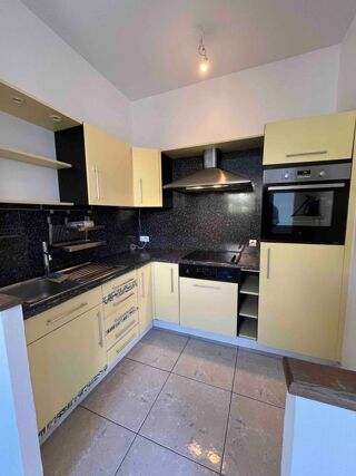  Appartement à louer 4 pièces 112 m²