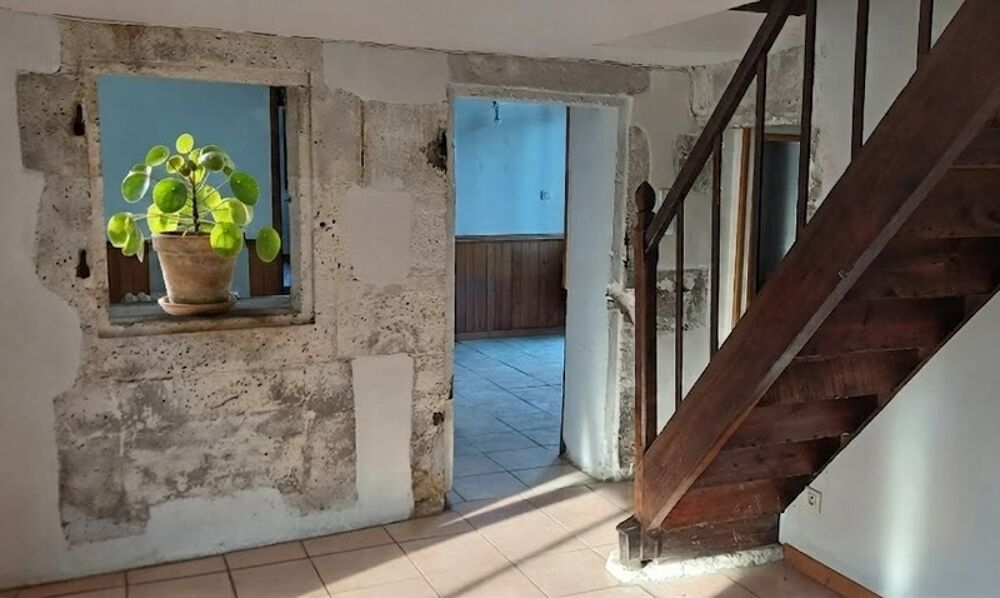 Vente Maison Maison à vendre d'env 120 m2 (dont 80 habitables) 5 pièces avec jardin GARDES LE PONTAROUX (16) Gardes le pontaroux