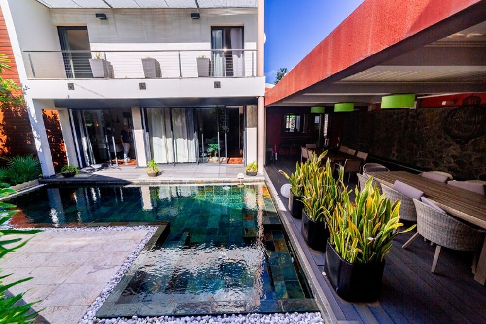 Villa contemporaine  10 pièces  env. 300 m²  piscine  spa