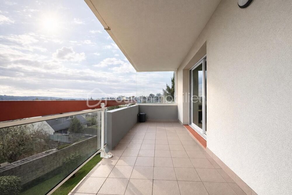 Appartement spacieux et lumineux avec terrasse et vue dégagée à Locminé - Garage