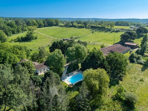   Dpt Dordogne (24), à vendre BERGERAC propriété P7 - terrain de 87000 m2 Propriété/château - 8 pièce(s) - 162 m²