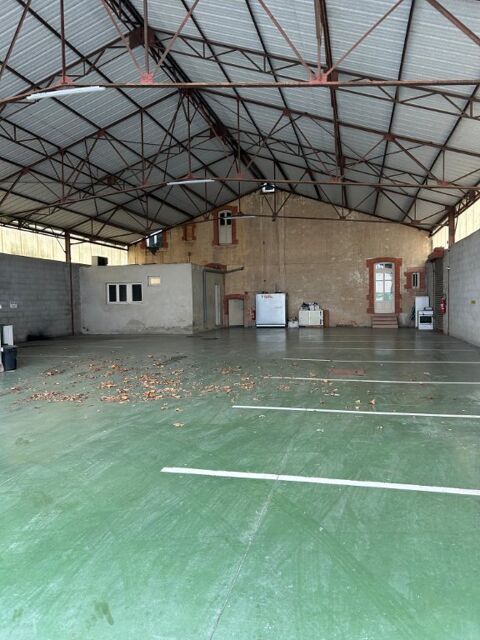 A LOUER - LOCAL D'ACTIVITE et BUREAUX 1750 71290 L abergement de cuisery