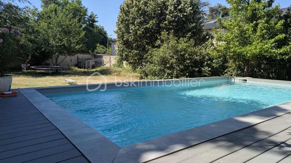 Maison de caractère avec piscine et dépendance  7 chambres  Montrond-les-Bains