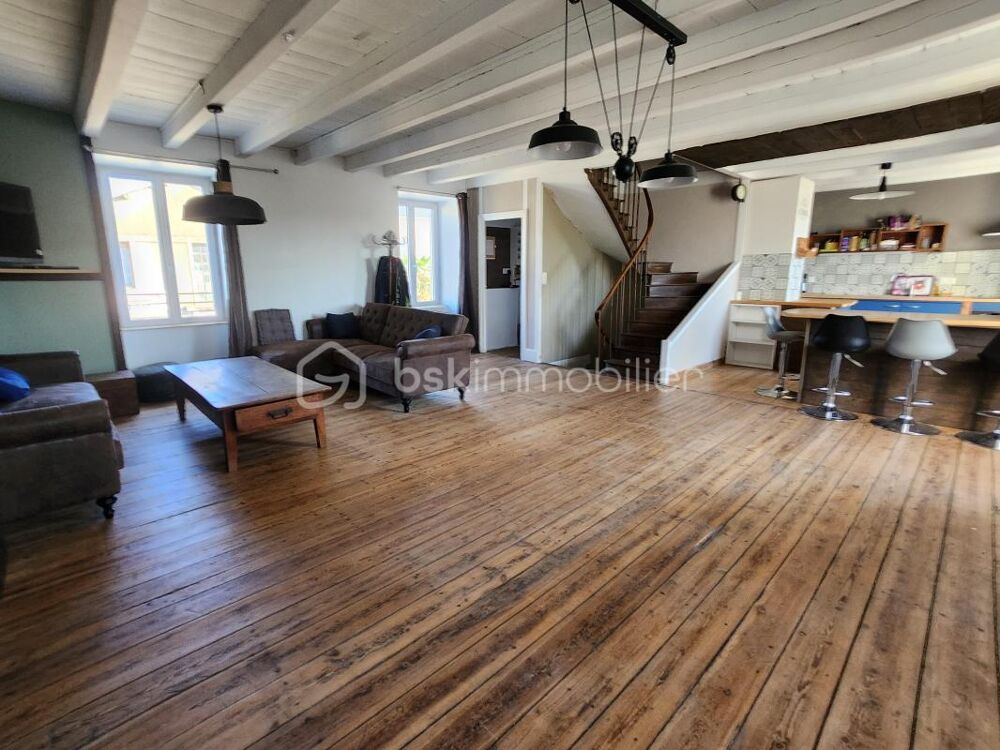 Vente Immeuble Rouillé : maison de caractère rénovée 148 m² + appartement meublé 57 m² en rapport Rouille