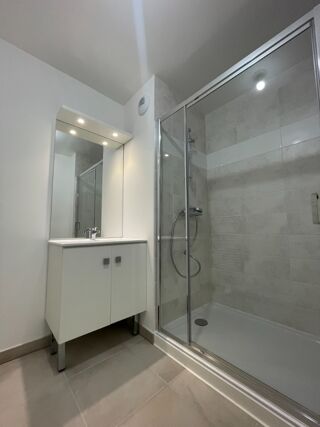  Appartement à louer 3 pièces 65 m²