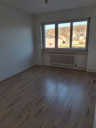  Appartement à louer 3 pièces 77 m²