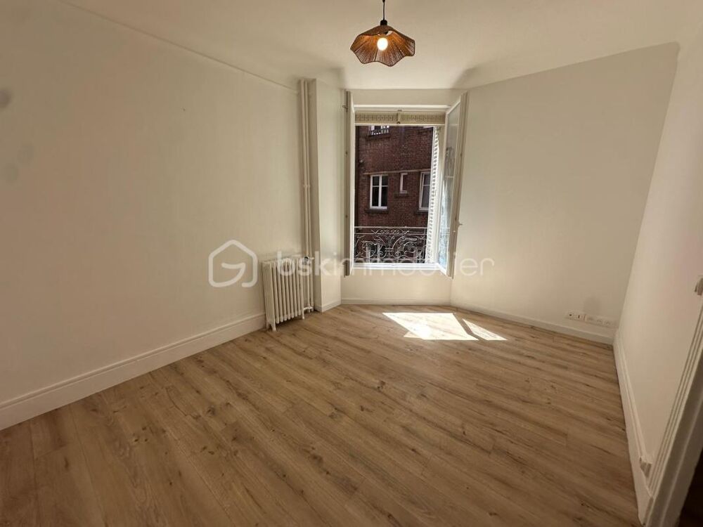 Studio à 750 m de la gare refait a neuf