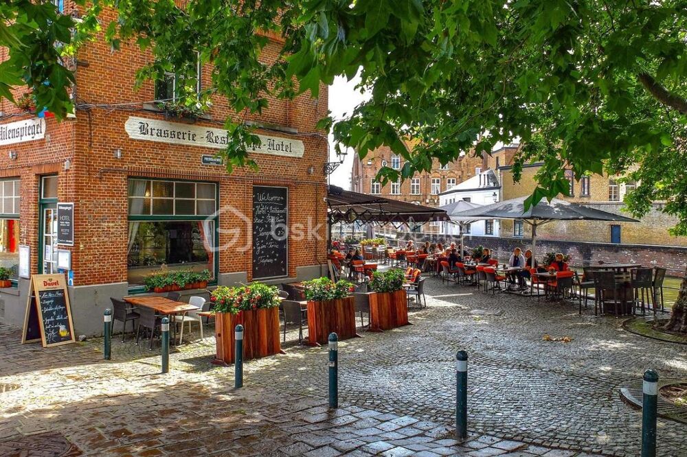   BAR BRASSERIE TRES BEL EMPLACEMENT 