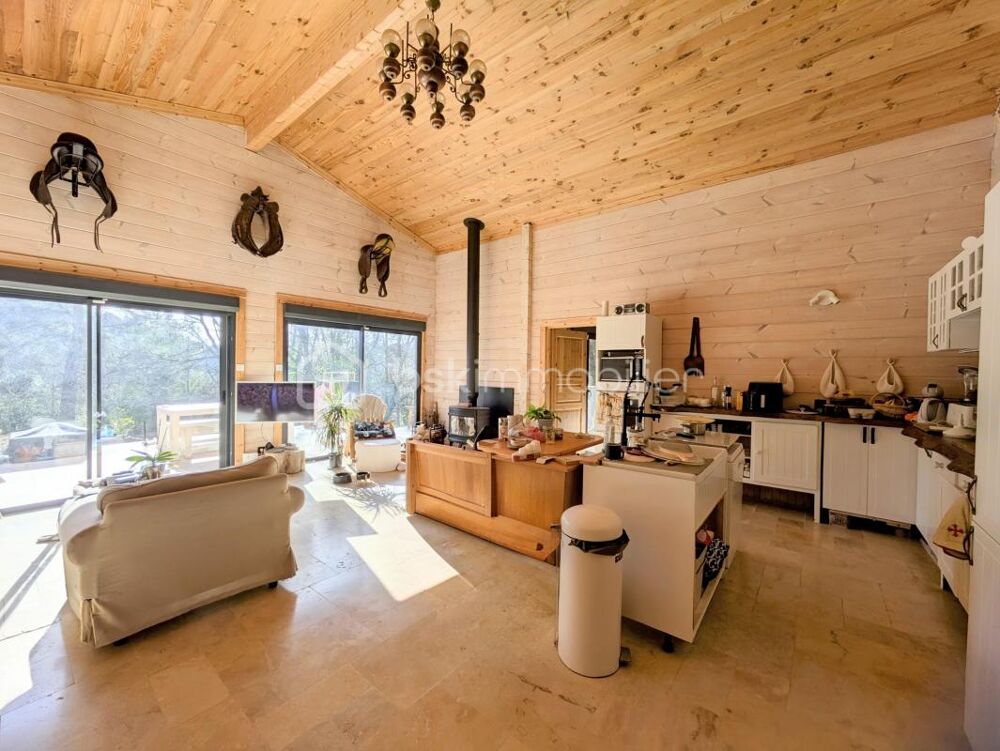 Maison récente de plain-pied  6 000 m² de terrain  Salernes