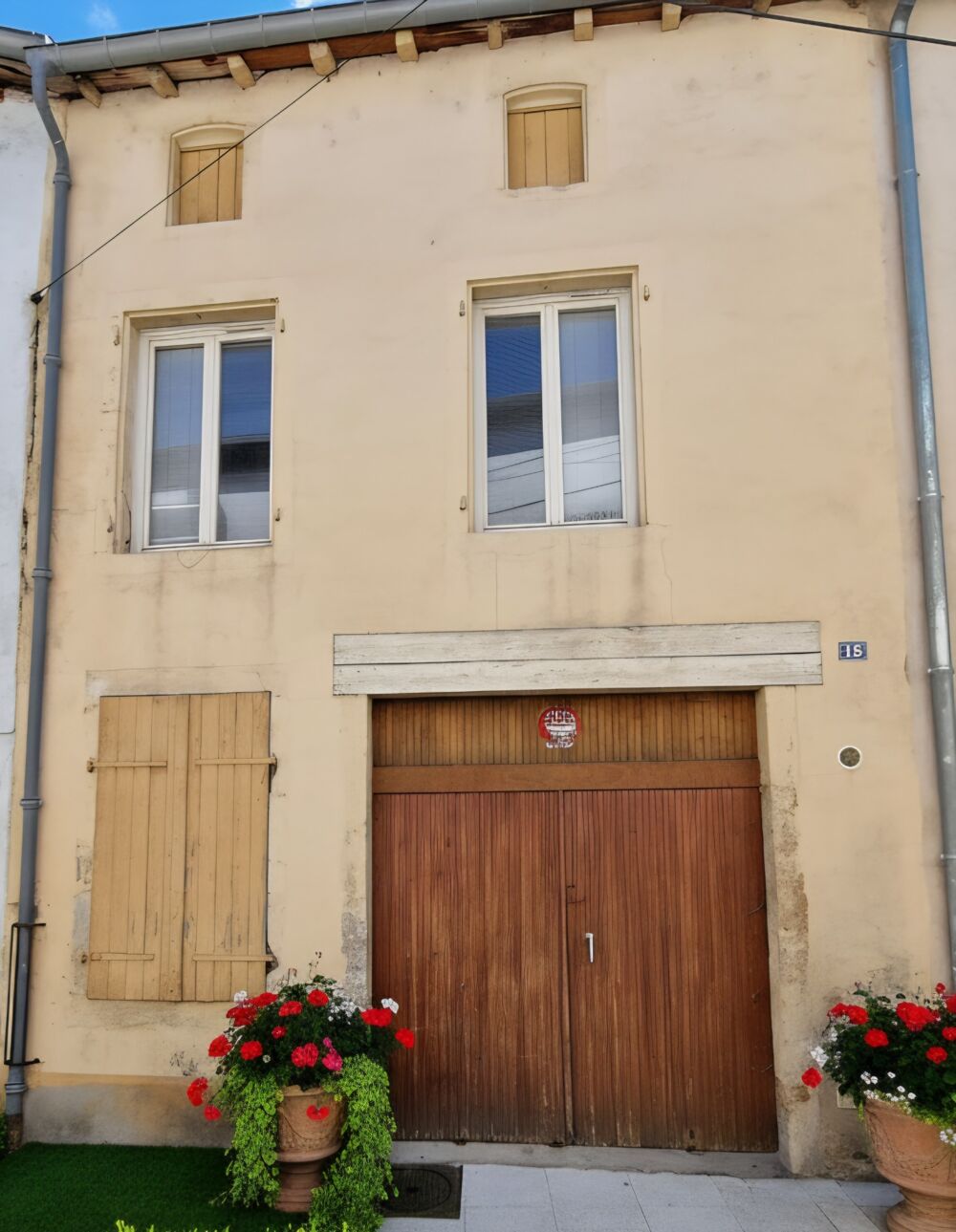 Vente Maison MAISON à vendre 3 pièces TOUL (54) MAISON de ville avec COUR, GARAGE et CAVE (2 habitations) Toul