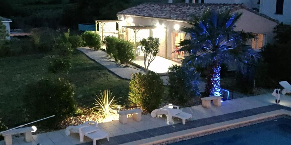 Villa exeptionnelle avec deux magnifiques gites sur un très grand terrain avec piscine