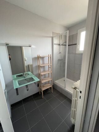  Appartement à louer 2 pièces 65 m²