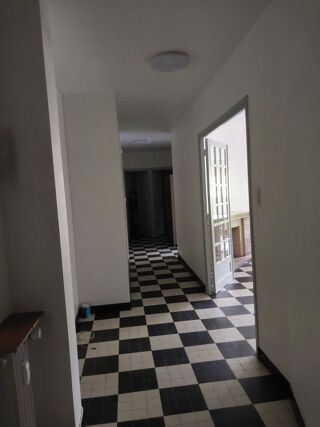  Appartement à louer 4 pièces 104 m²