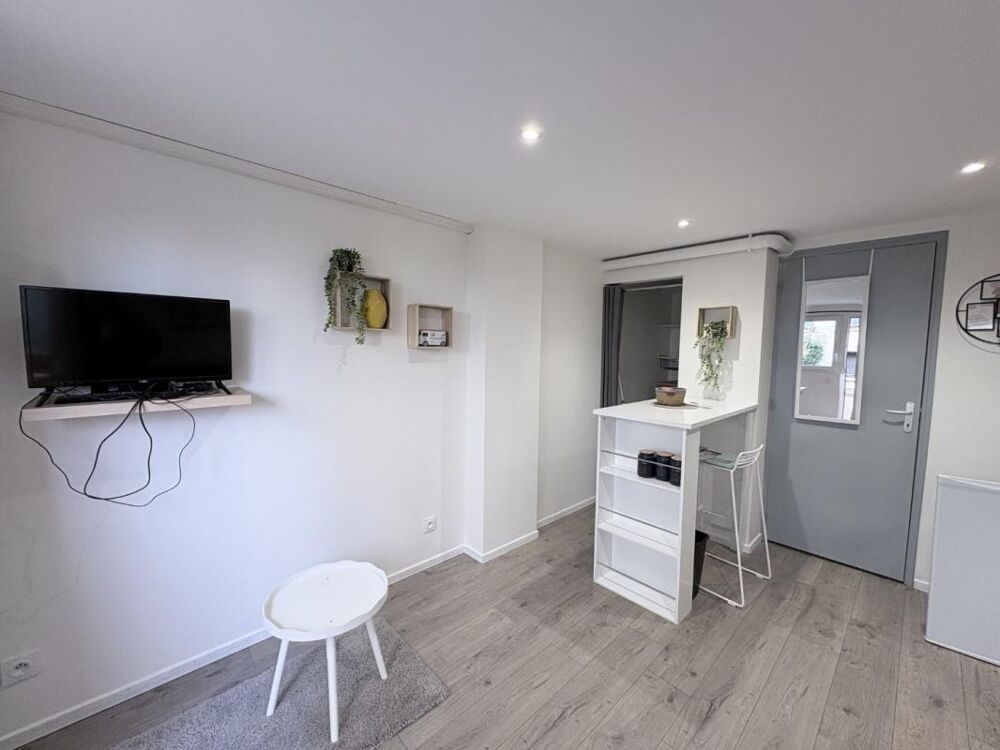 Location Appartement Studio meublé - 18 m² - Proche faculté Jean Monnet Saint etienne