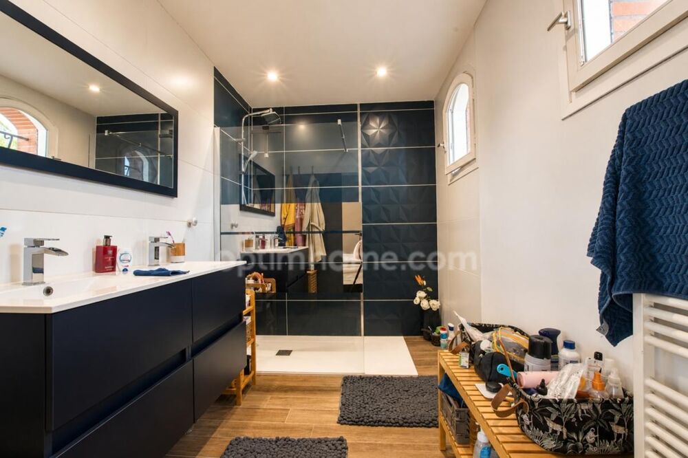 LAUNAGUET  SUPERBE MAISON FAMILIALE DE 170 m² AVEC PISCINE SUR TERRAIN DE 1 357 m²