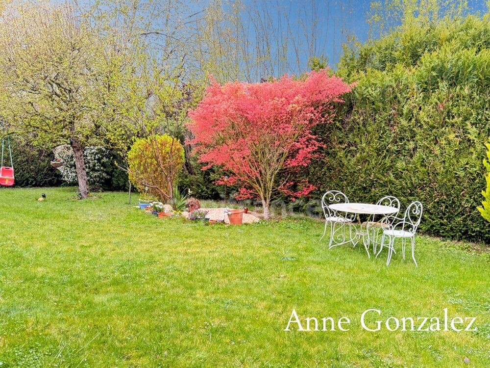 Vente Maison ORLEANS SUD, à dix miutes du centre ville, grande maison familiale édifiée sur un jardin clos et arboré de 719 m2 et places de p Orleans