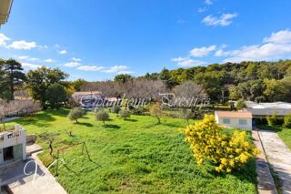 Vente Appartement LE PRADET  83220 – LES OURSINIÈRES – Appartement T5 en rez-de-jardin de villa, terrain 420 m² et dépendances Le pradet
