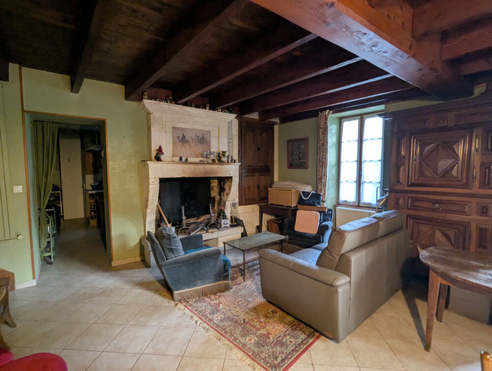 Vente Maison Maison à vendre SEGONZAC (16) Maison en moellons avec garage et grand jardin Segonzac
