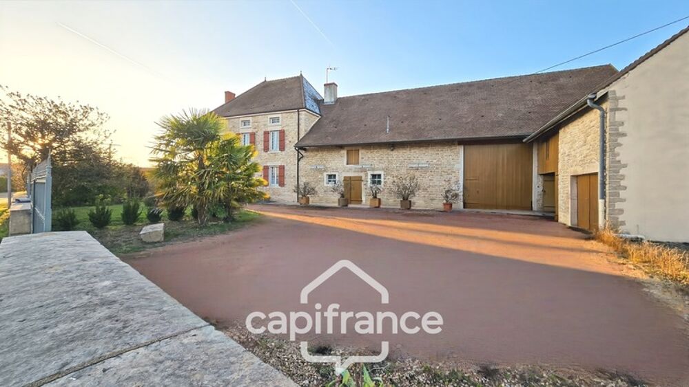A vendre Maison en pierre de 9 pièces 180 m² avec dépendances de 880 m² sur terrain de 3692 m² (71100)