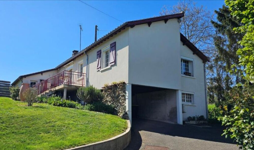 MAISON FAMILIALE A MAZANGE