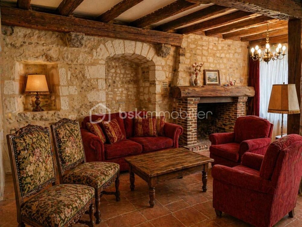 Ancien Corps de Ferme de 190 m² avec dépendances, cave et jardin clos
