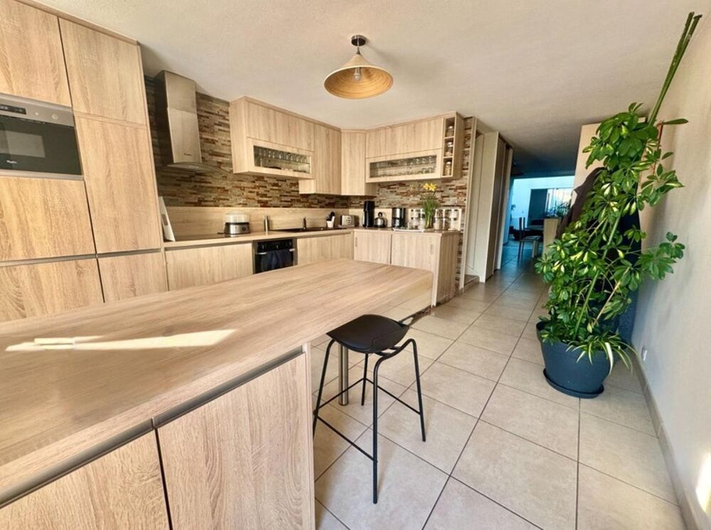 PROCHE LA PACAUDIERE MAISON 153 m2 rénovée esprit LOFT avec EXTERIEUR intimiste d'environ 270 m2 et TERRASSE couverte