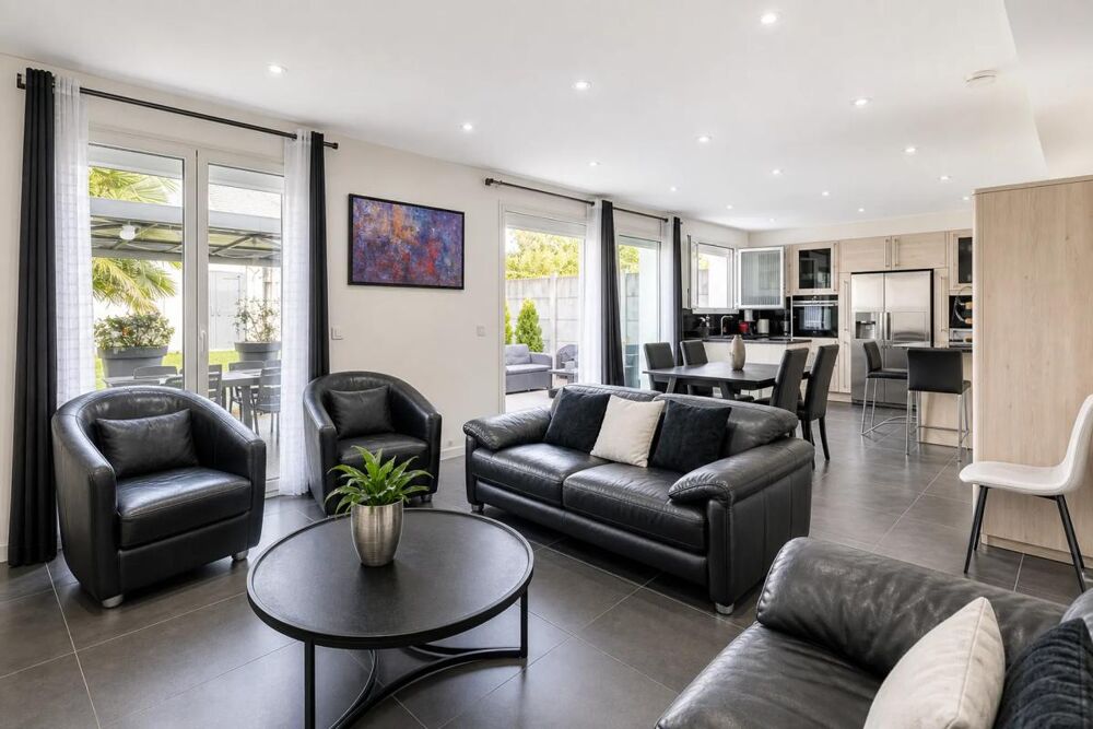 Vente Maison Maison de 8 pièces de 213 m² située à Paray-Vieille-Poste Paray vieille poste