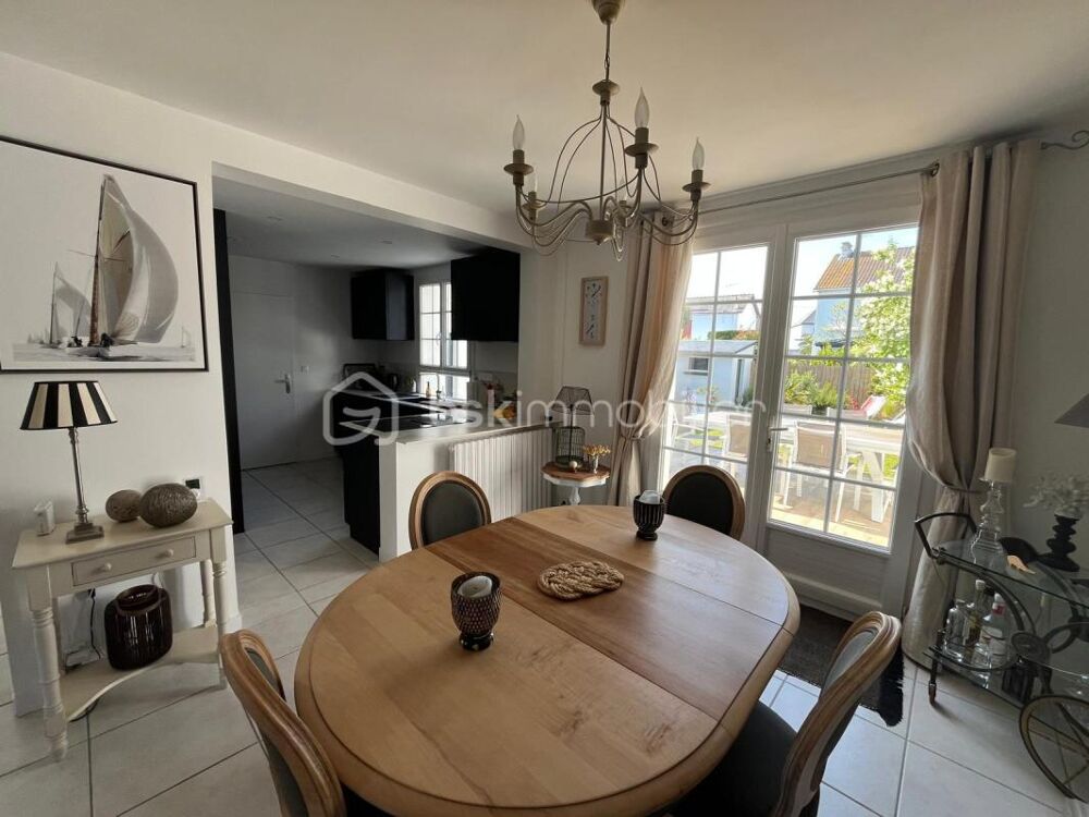CHARMANTE MAISON ANNEES 50 ENTIEREMENT RENOVEE PROCHE COMMERCES