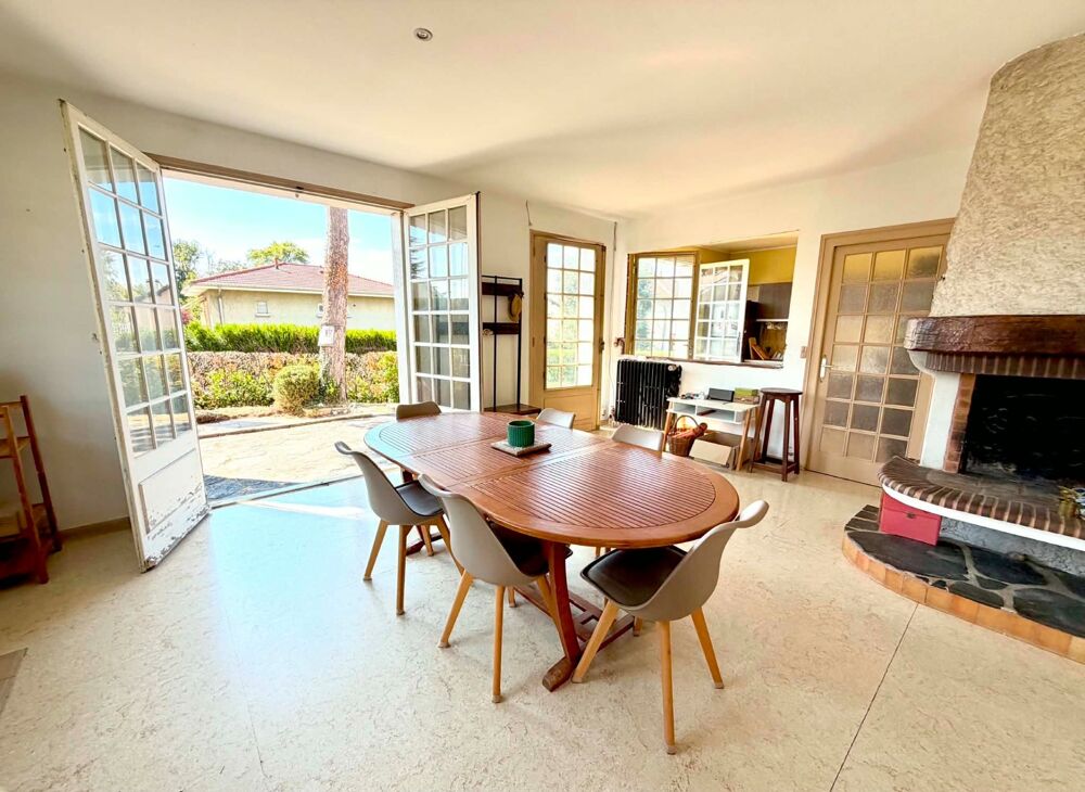Vente Maison MAISON 158 M², TERRASSE EXPOSEE SUD, TERRAIN CLOS DE 593 M², 4 CHAMBRES, GARAGE, CAVE, POMPE A CHALEUR, PANNEAUX SOLAIRES, CHARP Feurs