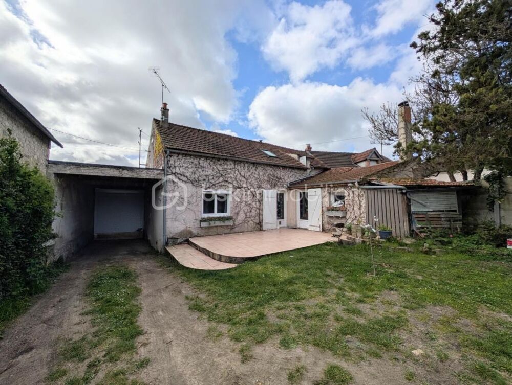 Maison familiale à vendre à Montargis  157 m² sur 534 m² de terrain