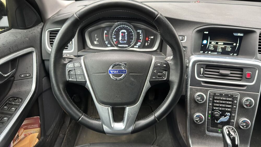 V60 2.0 D4 190 Geartronic8 Summum 2016 occasion 29430 Plouescat