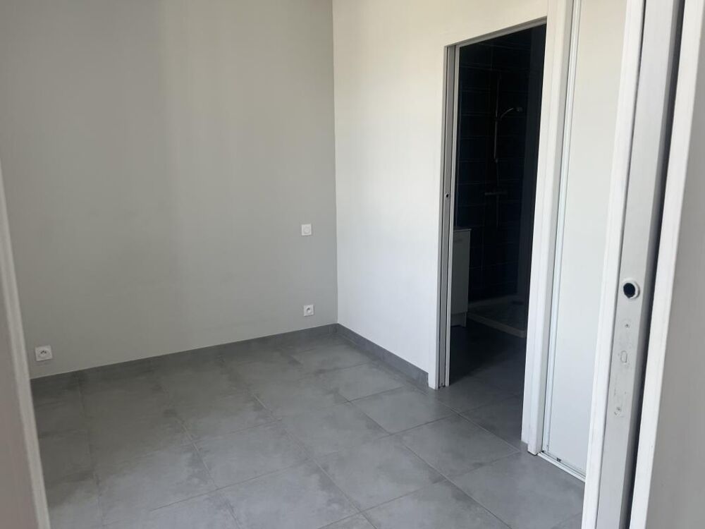 Location Appartement A LOUER T1BIS SUR TOUR DE VILLE EN TRES BON ETAT - PIECE DE VIE AVCE COIN CUISINE SEMI-EQUIPEE - 1 CHAMBRE SEPAREE PAR PORTE COU Villefranche de rouergue