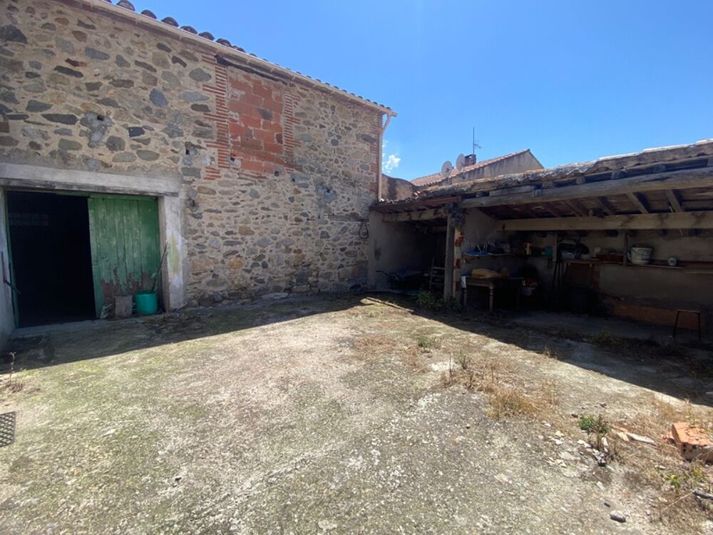 Dpt Pyrénées Orientales (66), à vendre proche VINCA maison en pierres 120 m² avec jardin et grange à rénover