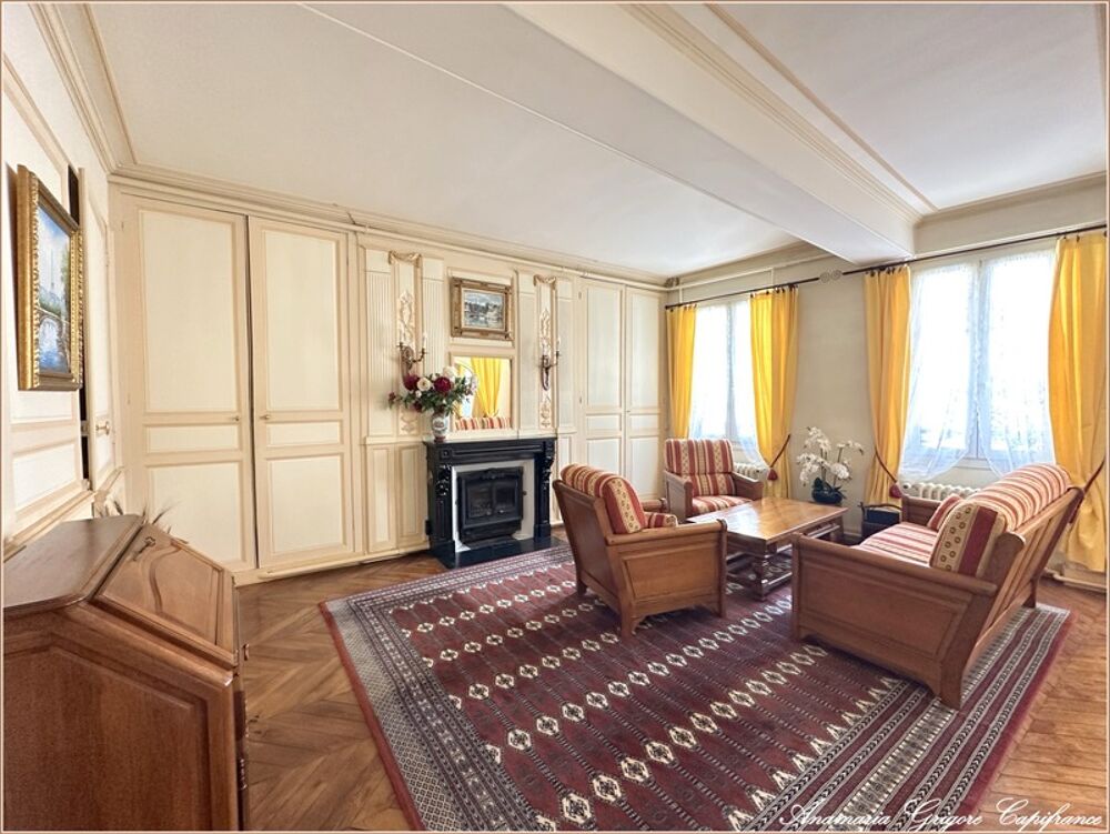 Exceptionnelle maison de ville à Courville : 250m², 6 chambres & piscine Intérieure  À 15 min de Chartres