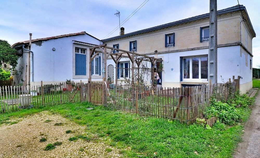 Maison de caractère en pierre de 8 pièces, 5 chambres. 200 m²- DPE C , Saint-Dizant-du Gua
