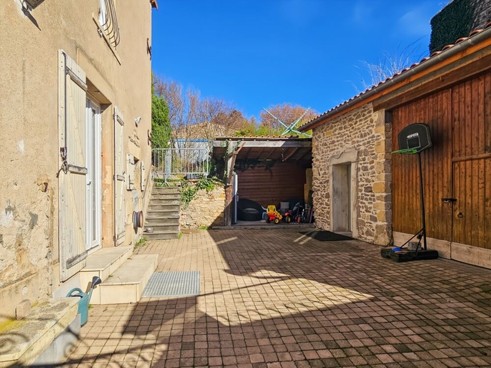 Vente Maison Maison 176 m� habitables - jardin - cour - grange  CHAURIAT (63) Chauriat