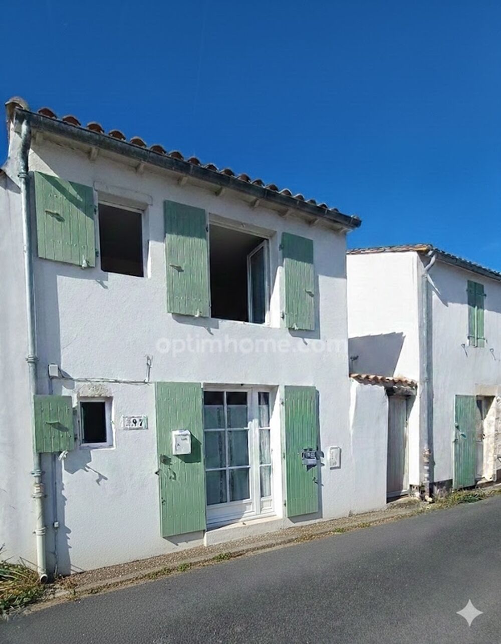 Maison de village A SAINT CLEMENT DES BALEINES AVEC UN PATIO EXTERIEUR
