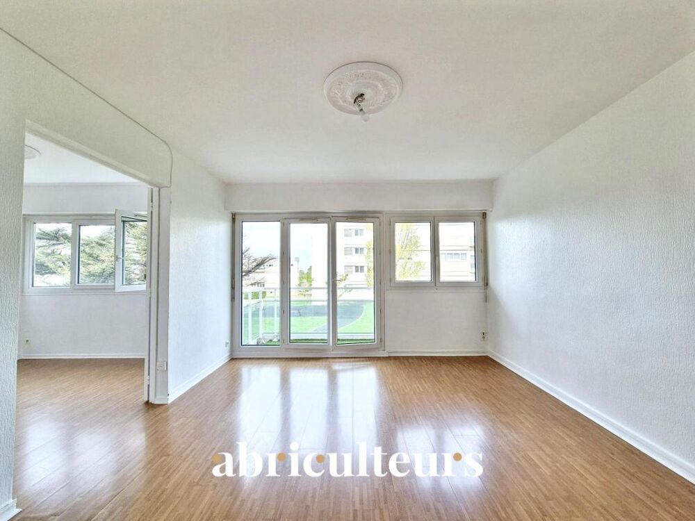Appartement 5 pièces de 84 m² avec cave et place de parking  Cognac