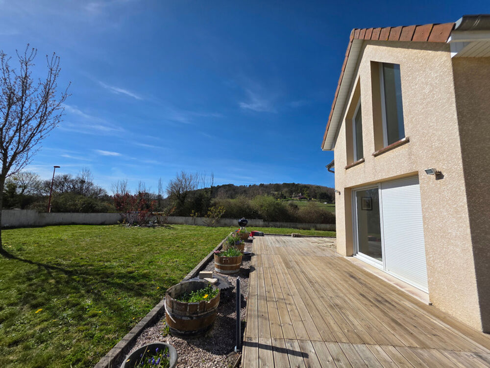 Maison familiale T6 avec terrasse sud-ouest et terrain clos  Proche Nuits Saint-Georges