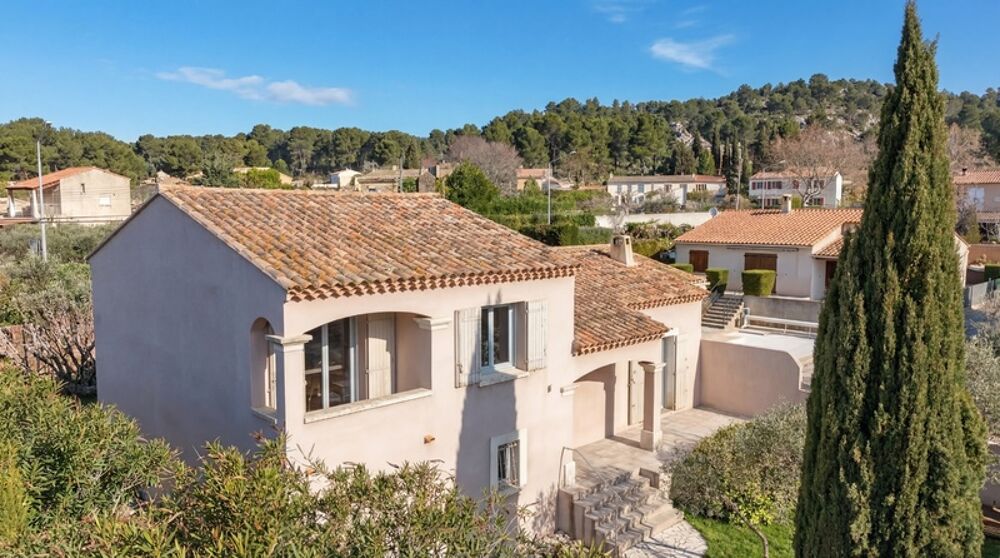 Maussane-les-Alpilles  Élégante maison rénovée, à deux pas du village