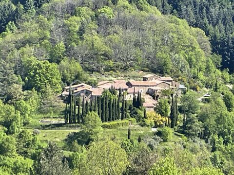   Maison de hameau avec vue imprenable sur la valle  4/5 chambres et 2,8681 ha de terrain Maison - 6 pice(s) - 109 m