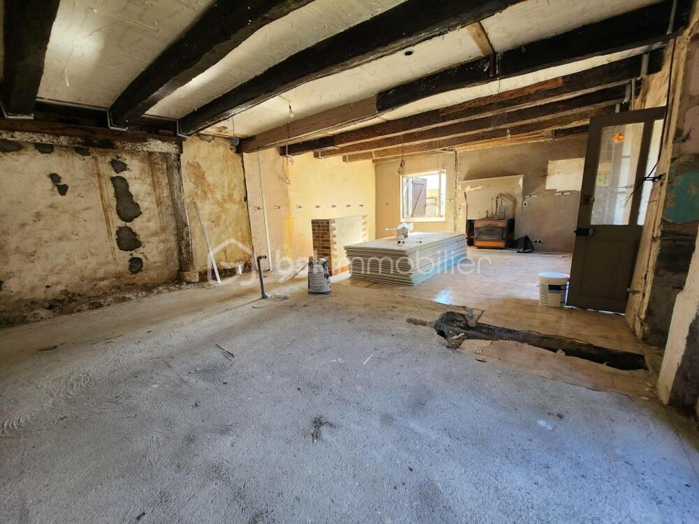 Vente Maison ? Maison � r�nover avec d�pendance � � 500 m du centre de Lusignan ! Lusignan