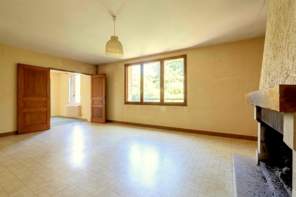 Maison de 144 m² à vendre. 8 pièces dont 5 chambres située coteaux est d'EPERNAY (51)